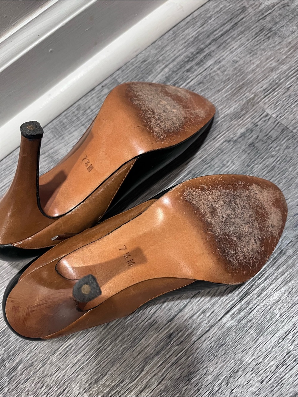 RARE Vintage Halston black and cognac leather ankle strap heels in a two-tone - Picture 9 of 10